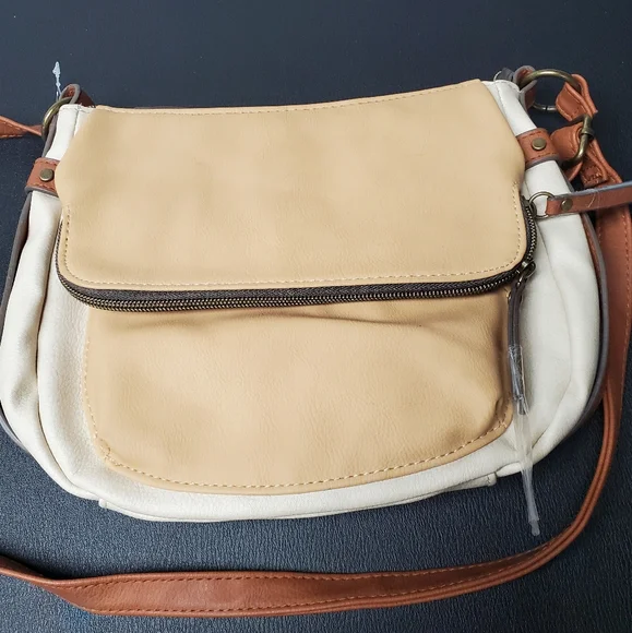 New Time and Tru Dayana Essential Crossbody Bag with Adjustable Strap Beige Tan - Picture 2 of 10